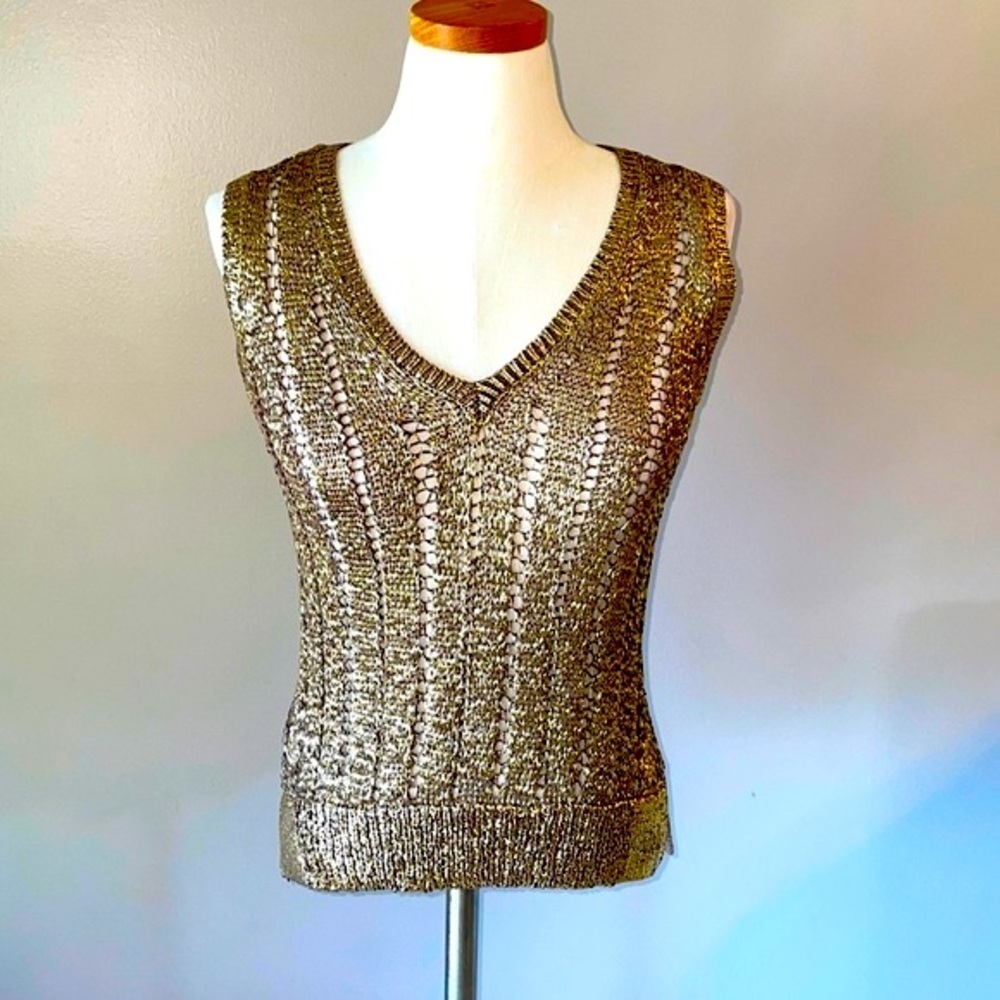 BCBGMAXAZRIA pull over METALLIC loose knitted vest V neck ribbed hem and edges S